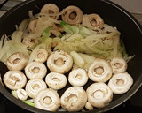 Foto del paso 3 de la receta: Champiñones salteados con Cebolla Fresca y Soja dulce