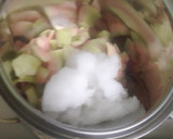 A picture of step 4 of Guava shake.