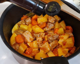 Foto del paso 5 de la receta: Estofado de cerdo con patatas y zanahorias