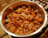 Foto del passaggio 1 della ricetta Pollo con i chiodini
