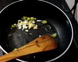 A picture of step 4 of Chilli chapati.