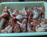 Foto del paso 1 de la receta: Cabrito guisado con almendras