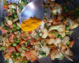 A picture of step 2 of Maggi vegetable soup.