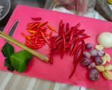 Foto langkah ke 1 dari resep Sambal Cumi Asin.