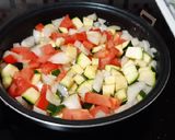 Foto del paso 2 de la receta Tortilla de atún en escabeche y verduras