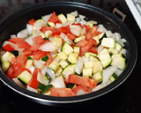 Foto del paso 2 de la receta: Tortilla de atún en escabeche y verduras