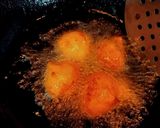 A picture of step 3 of Dahi Vada.