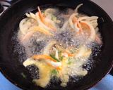 A picture of step 4 of Japanese Tempura Rice Burger.