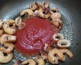 Foto del paso 3 de la receta: Pasta con marisco y Albariño