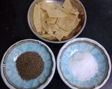 A picture of step 1 of Instant Crispy Snack.