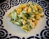 Foto del paso 7 de la receta: Ensalada de melocotón con aguacate y surimi