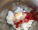 A picture of step 4 of Strawberry cream cheese roll.
