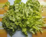 Foto del paso 1 de la receta: Buñuelos de lechuga, arvejas etc
