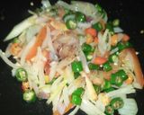 Foto langkah ke 2 dari resep Tumis Cumi Saos Tiram.