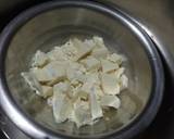 White chocolate coated strawberry recipe step 1 photo