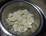A picture of step 1 of White chocolate coated strawberry.
