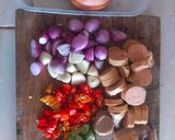 Foto langkah ke 1 dari resep Sosis Telur Tumis Bawang.