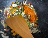 Gambar langkah 4 resipi Telur Bistik Chilli Pesto.