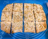 Hình bước làm 4 của món Bánh mì bơ tỏi phô mai mozzarella
