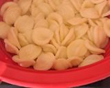 Foto del passaggio 4 della ricetta Orecchiette con cardoncelli🍄‍🟫🍅🌱