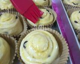 Foto langkah ke 6 dari resep Roti manis gulung isi keju kismis.