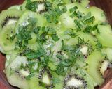 Foto del paso 3 de la receta: Ensalada de pepino con kiwi