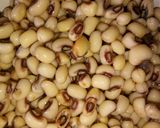 A picture of step 2 of Macaroni and beans jallop.