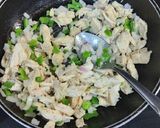 A picture of step 2 of Roti chicken garlic sauce rolls.