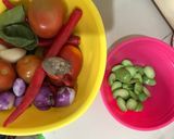 Foto langkah ke 2 dari resep Tumis Asam Cumi Jagung Muda.