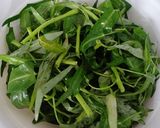 Foto langkah ke 1 dari resep Tumis kangkung taoco.