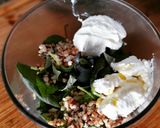 Foto del paso 1 de la receta: Tallarines con calabacín al pesto de frutos secos y ricotta