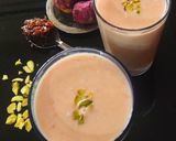 A picture of step 4 of Gulkand shake.
