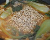 Une image de l'étape 6 de Ramyeon pak choi et œufs mollets.