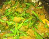 Foto langkah ke 5 dari resep Buncis Kikil Bumbu Kuning (pedas).