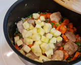 Foto del paso 4 de la receta: Solomillo de cerdo guisado con verduras y especias