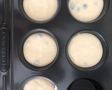 Foto del paso 4 de la receta: Bizcochitos de yogur y arándanos