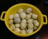 A picture of step 1 of Dry Spicy Baby Potatoes.
