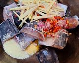 Hình bước làm 2 của món Cá trê kho gừng