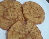 A picture of step 3 of Instant masala papad.