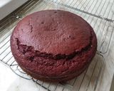 Epres fehércsokoládés-mascarponés vörösbársony torta recept fázis 5 fotója