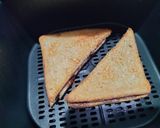 A picture of step 4 of Nutella and Banana sandwich made in Air fryer.
