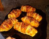 صورة لخطوة 9 من وصفة كرواصون مالحين بدون عجينة مورقة ولا زبدة توريق وبدون تخمار🥐🥐