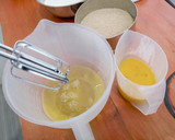 Foto del paso 3 de la receta: Queque Esponjoso con 3 Ingredientes