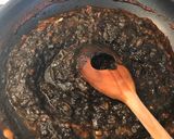A picture of step 4 of Pasta with black squid ink, squid and pistachio pesto.