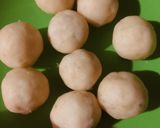 Foto langkah ke 5 dari resep Bola Bola Singkong Isi Coklat.