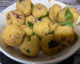 A picture of step 4 of Aloo bonda (fried potato balls).