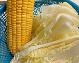 Foto langkah ke 1 dari resep Tumis Jagung Sawi Putih.