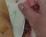 Foto langkah ke 5 dari resep Dadar Gulung Isi Apel Karamel.