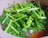 Hình bước làm 2 của món Canh ngót rau cần nước