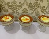 A picture of step 6 of Custard with biscuit.